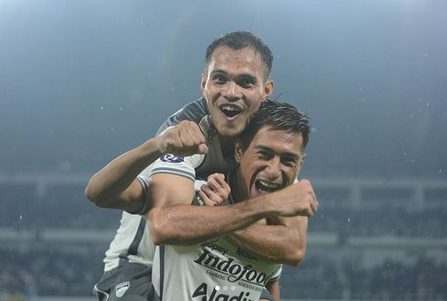 DITUNDA!! Laga Persija vs Persib Diundur