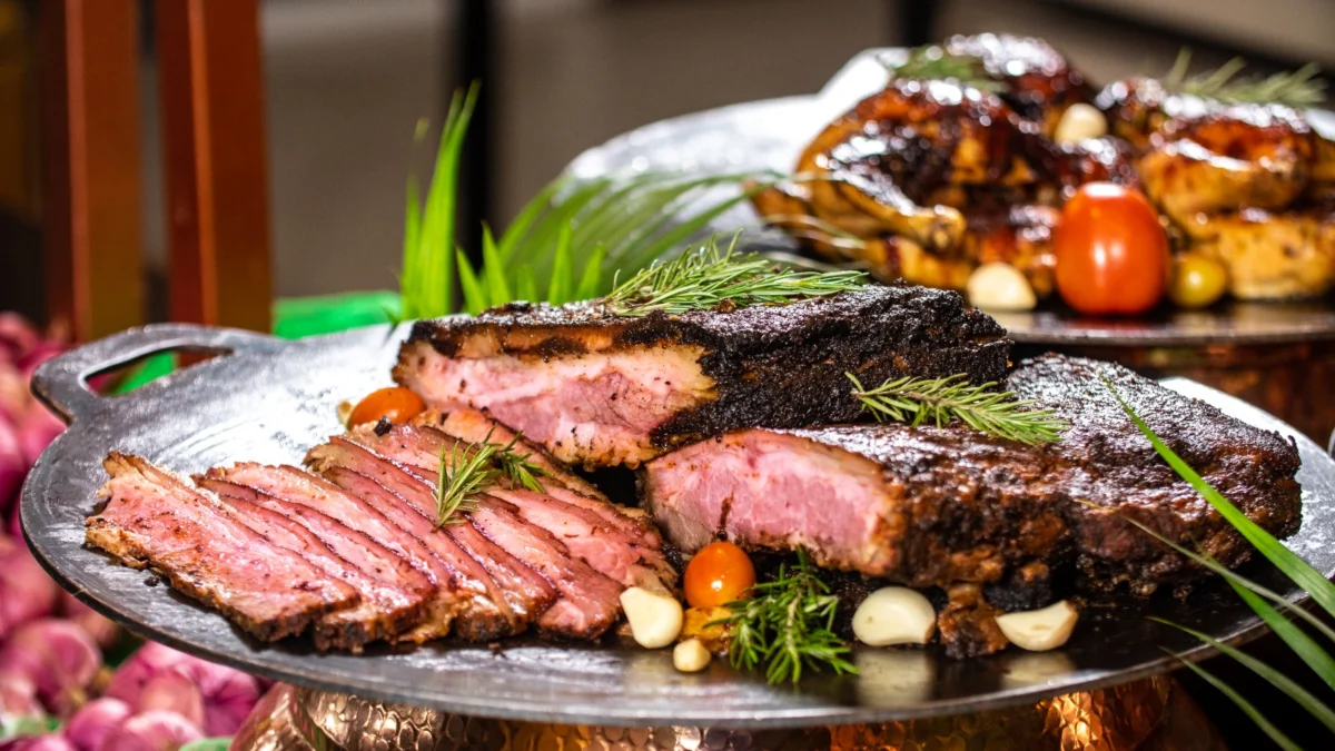 NIKMAT: Menu brisket, salah satu menu yang akan dihadirkan dalam Kampoeng Ramadan Aston tahun 2023 ini. --FOTO: ASTON CIREBON HOTEL FOR RADAR CIREBON