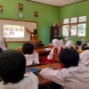 4 tips menjadi murid tauladan disukai guru