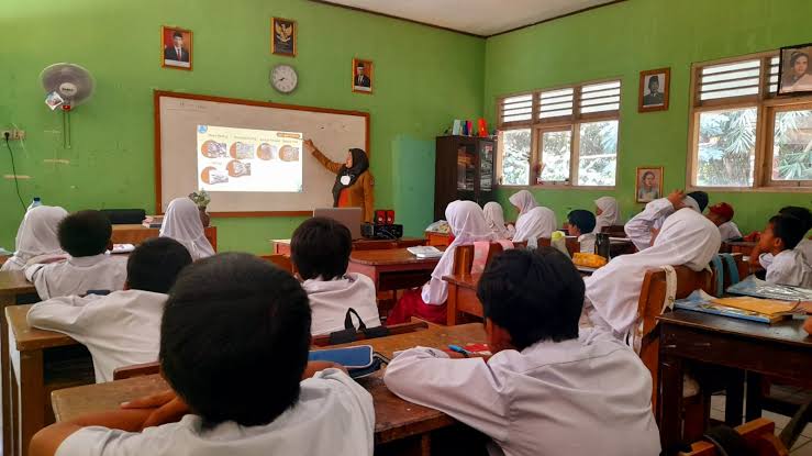 4 tips menjadi murid tauladan disukai guru