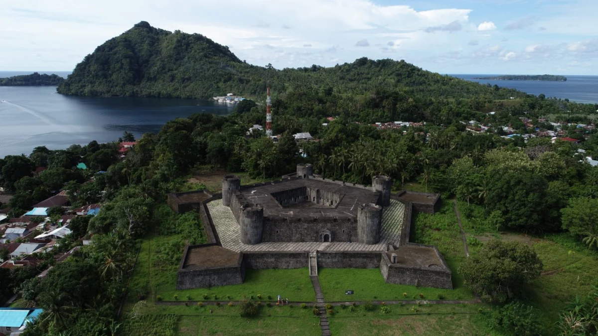 Pulau Banda Neira