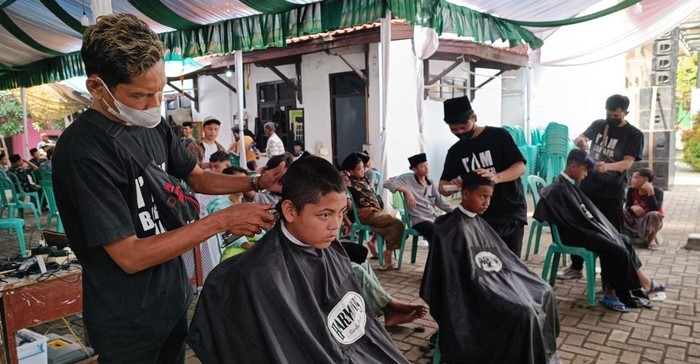 cukur-rambut-bersama