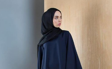 baju navy cocok dengan jilbab warna apa