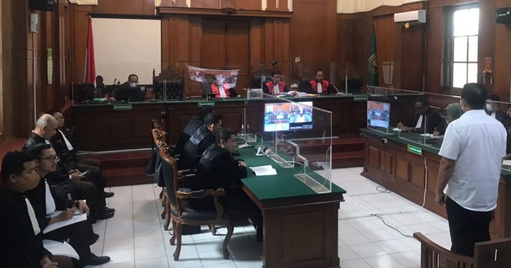 Beda Nasib, Sidang Vonis Tragedi Kanjuruhan: 1 Terdakwa Dibebaskan, 1 Terdakwa Dijatuhi Hukum 1 Tahun 6 Bulan Penjara