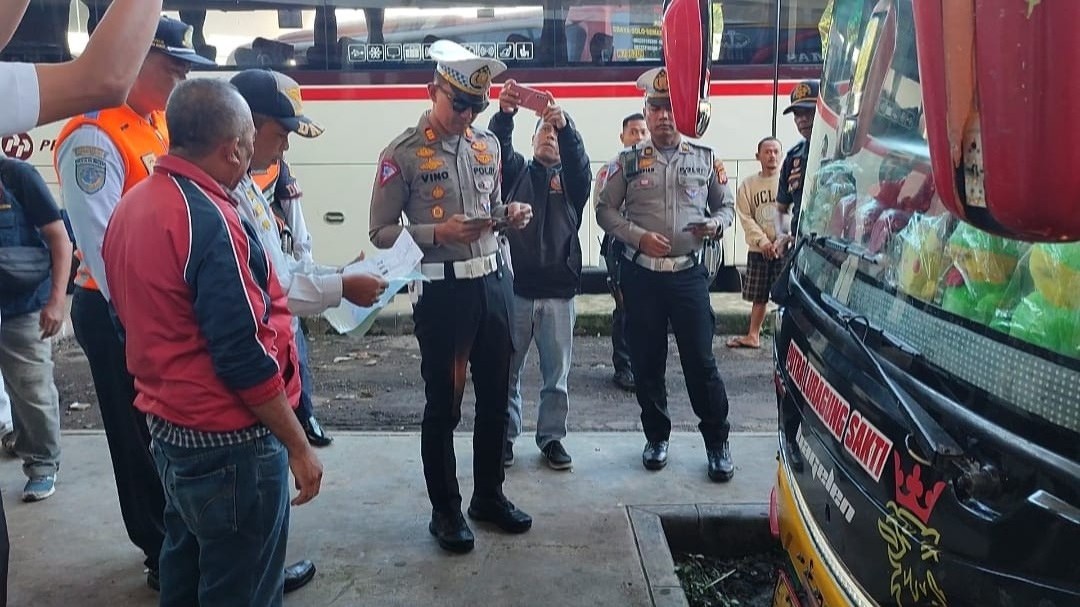 Dishun dan Polres Kuningan melakukan Pemeriksaan Angkutan Mudik