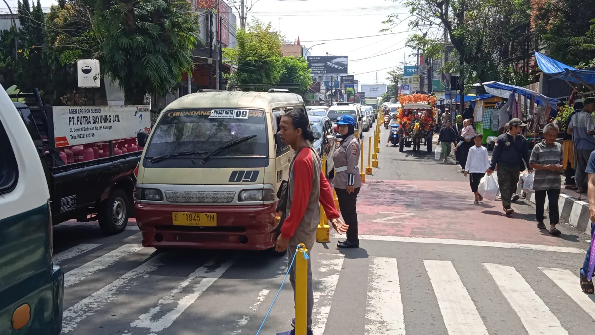 Kawasan Kuningan Kota Padat Kendaraan