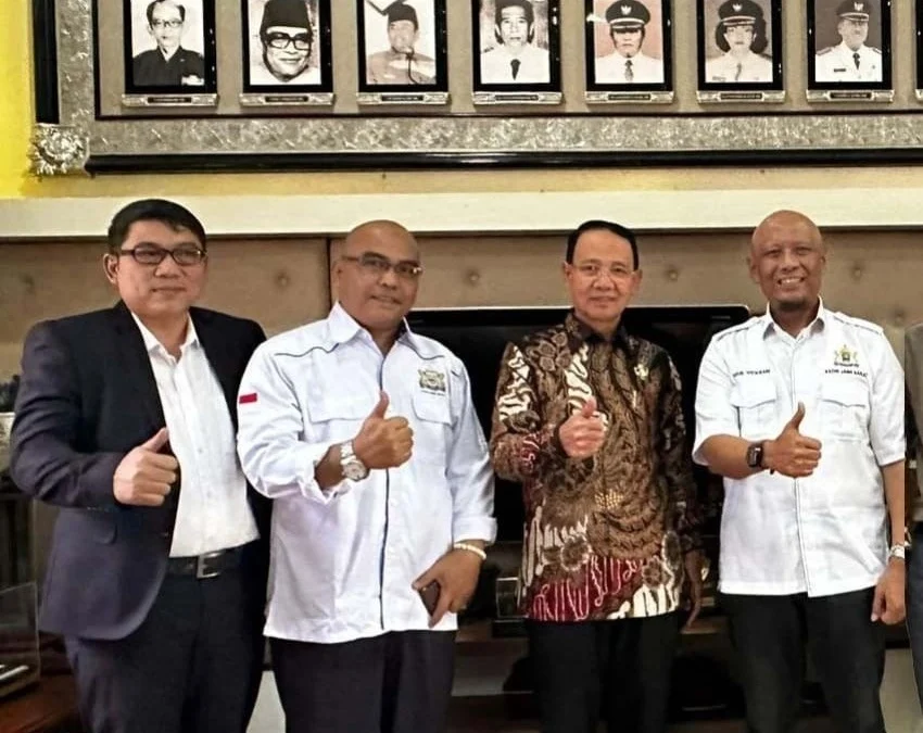 Tim Caretaker KADIN Kabupaten Majalengka berdialog dengan Bupati H Karna Sobahi prihal persiapan Mukab VI.