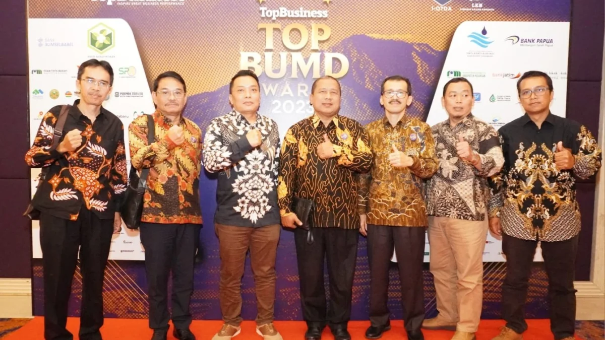 Bank Kuningan Raih Penghargaan Top BUMD Award 2023 Predikat Bintang 5