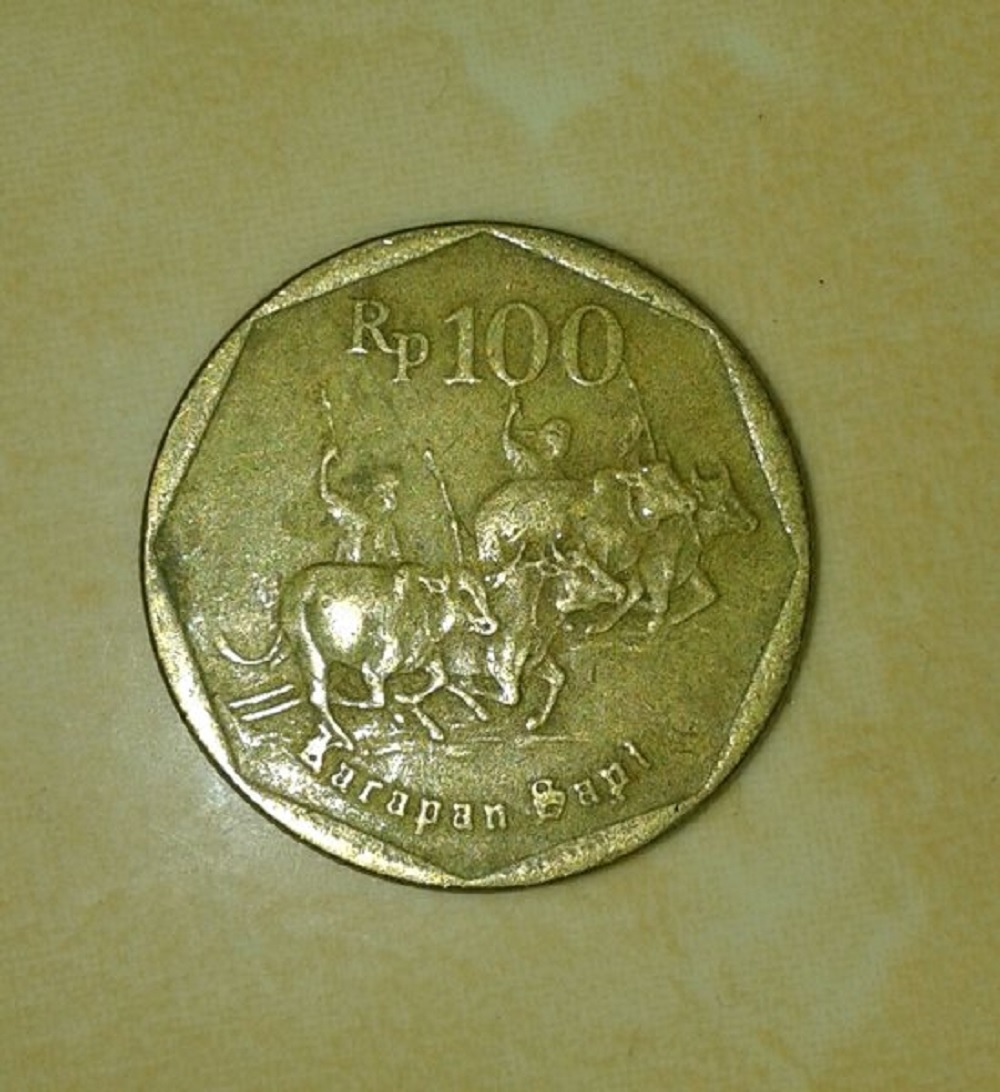 CEK! MASIH MAHAL DAN DICARI! Uang logam 100 rupiah gambar Karapan Sapi