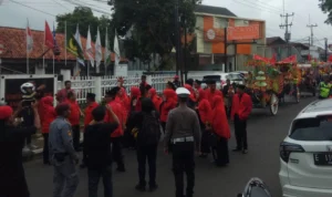 Bakap Caleg PDIP Naik Delman Daftar ke KPU