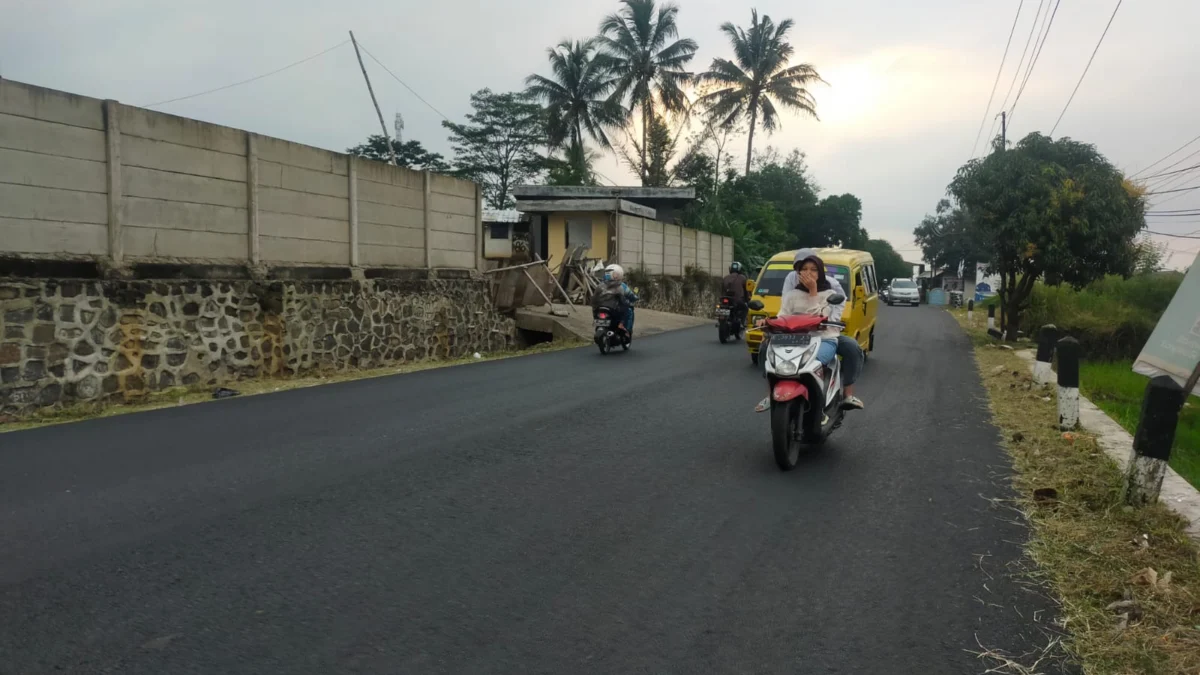 Pemprov Jabar kembali melakukan perbaikan jalan, terutama di ruas jalan Majalengka-Cikijing dan Majalengka-Sindangwangi yang sebelumnya baru ditambal saja