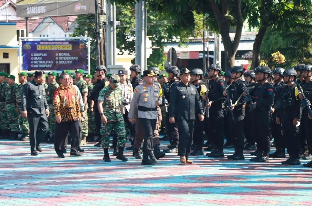 Ratusan personel Brimob Polda Jabar diterjunkan untuk mengamankan daerah rawan konflik saat pelaksanaan pilkades serentak