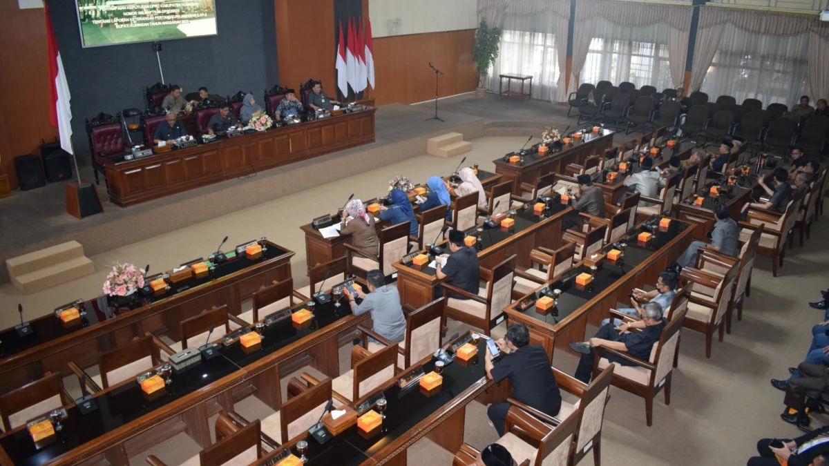 rapat paripurna lkpj bupati