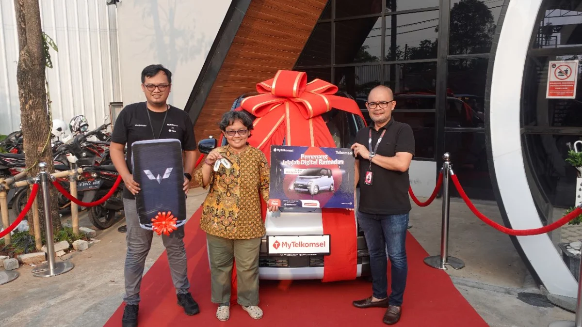 Pelanggan Telkomsel Asal Tangerang Berhasil Bawa Pulang Mobil Wuling Air EV Gratis Dalam Program Jelajah Digital 2023