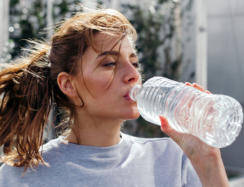 Ternyata Berbahaya Minum dari Botol Plastik Kemasan