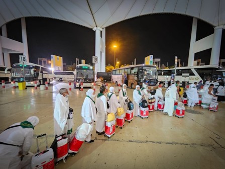 calon haji tiba di bandara