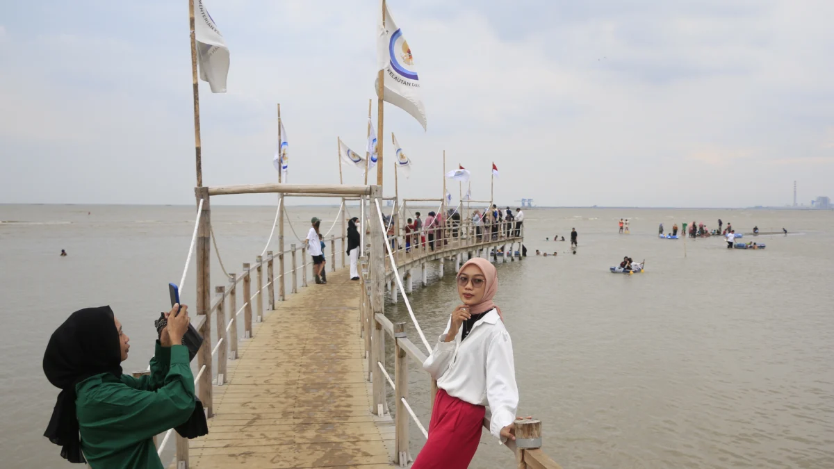 pantai kejawanan cirebon