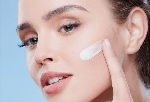 Cara buat skincare sendiri untuk memutihkan wajah.