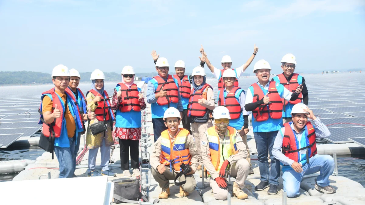 Komitmen Sediakan Energi Bersih, Komisaris dan Direksi PLN Tinjau Langsung Proyek PLTA Cisokan dan PLTS Apung Cirata