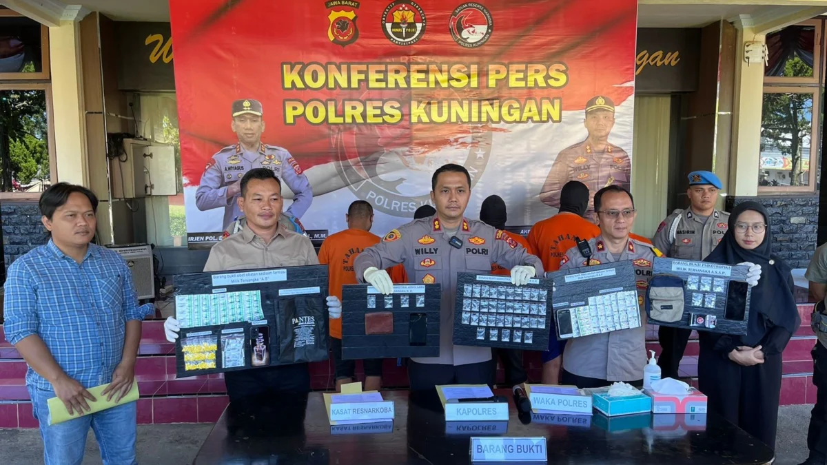 barang bukti narkotika yang diamankan dari lima tersangka