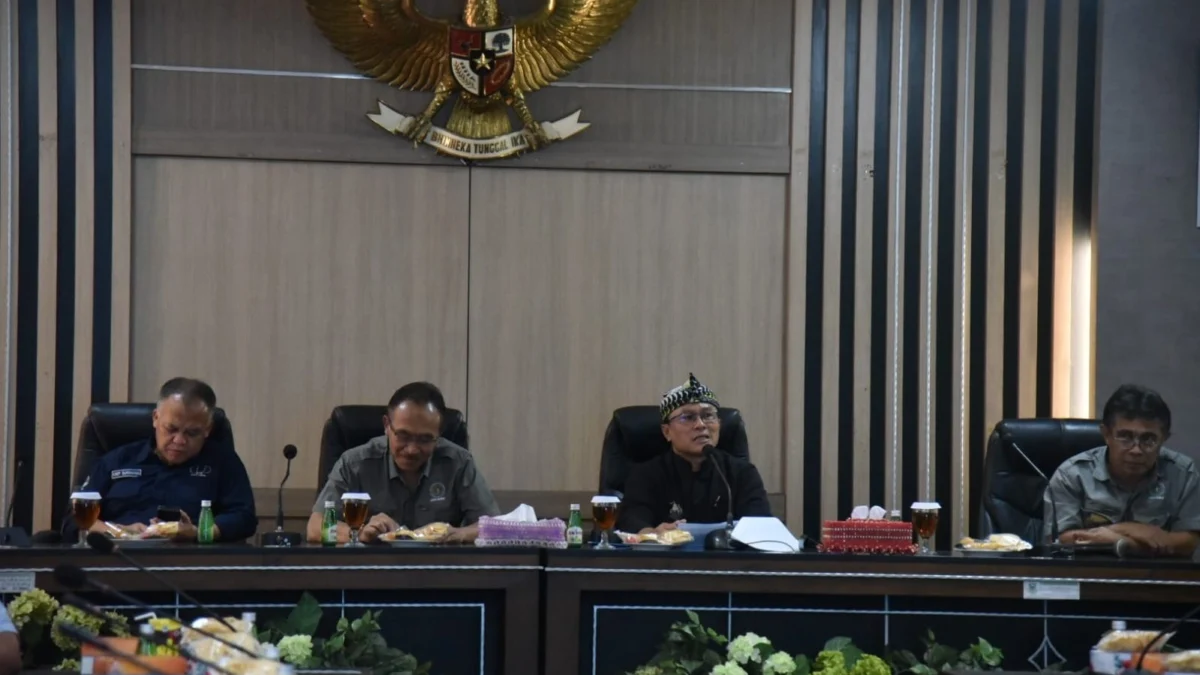 Sekda Kuningan memimpin rapat persiapan Porpemda