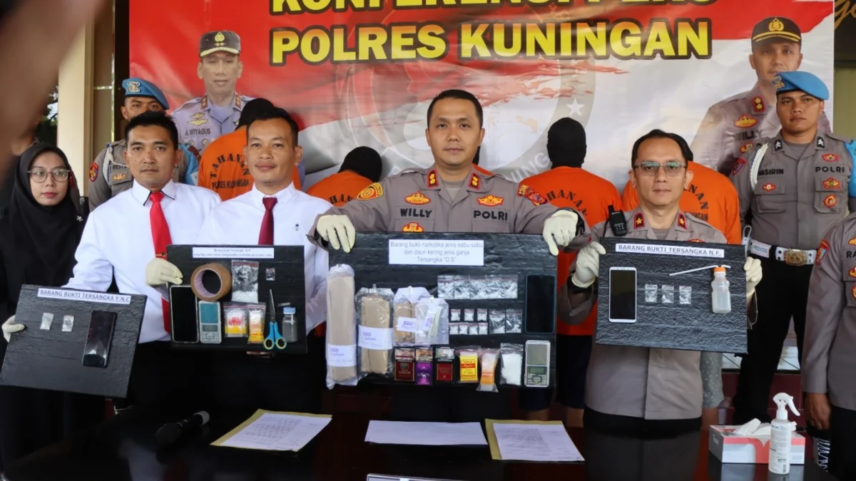 tersangka pengedar sabu dan ganja barang bukti narkoba diamankan