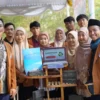 Keren, Mahasiswa UIBBC Membuat Project Paboringan. Paboringan Merupakan Pengelolaan Sampah Tertolak Menjadi Paving Block