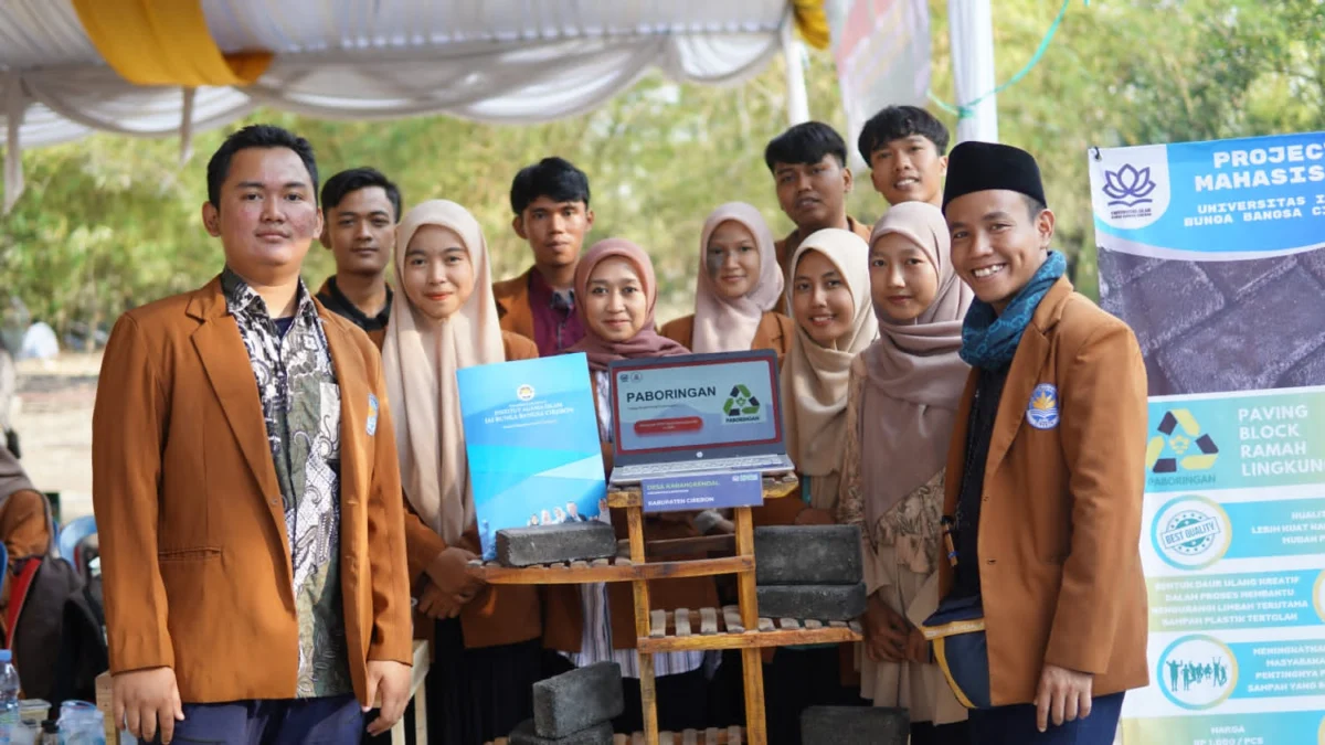 Keren, Mahasiswa UIBBC Membuat Project Paboringan. Paboringan Merupakan Pengelolaan Sampah Tertolak Menjadi Paving Block