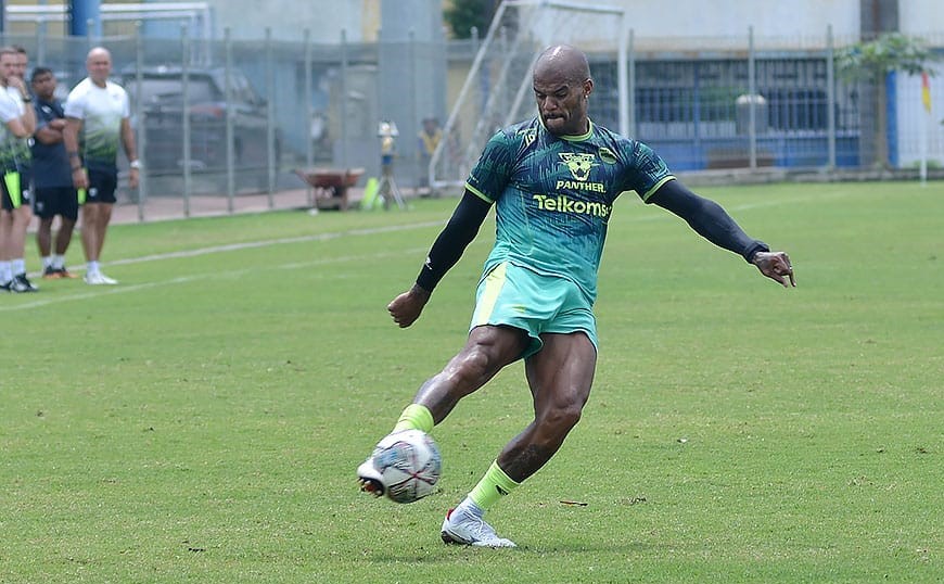 LATIHAN: David da Silva alias DDS sudah kembali berlatih. Persib Bandung akan melawan Persija Jakarta, Sabtu besok (2/9). --foto: imamaung.com