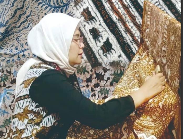 batik khas Kabupaten Indramayu