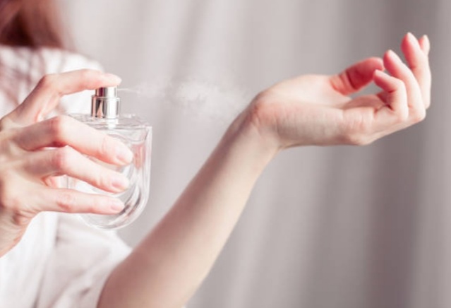 5 Merk Parfum Wanita yang Wanginya Tahan Lama dan Bikin Candu