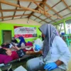 Warga Perumahan Griya Caraka Desa Kalikoa Kedawung melakukan aksi donor darah di Baperkam RW 08.