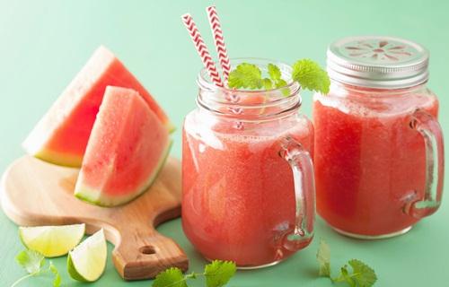 RESEP JUS SEMANGKA CAMPUR SUSU YANG MENYEGARKAN BAGI TUBUH