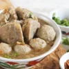 makan bakso di cirebon