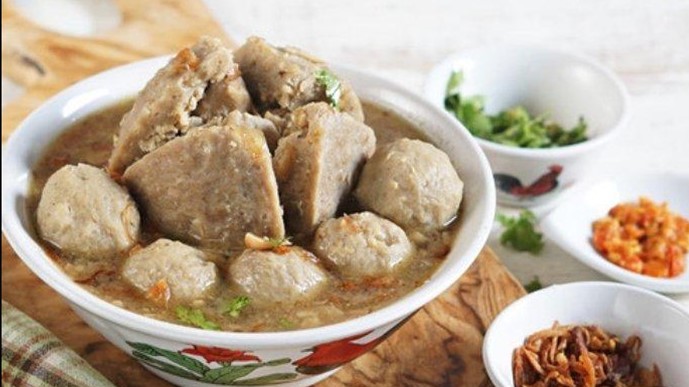 makan bakso di cirebon