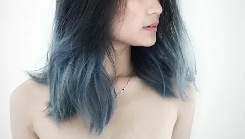 Cara Membuat Gaya Ombre Rambut Pendek Sebahu Warna Biru