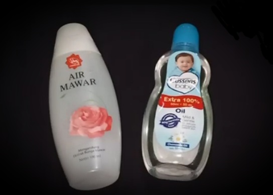 Urutan Pemakaian Kombinasi Air Mawar dan Baby Oil Yang Benar