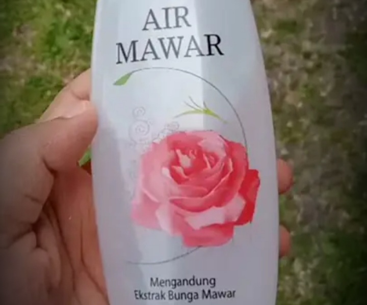 4 Tips Bikin Wajah Putih dan Glowing Mirip Artis Dengan Air Mawar Sebelum Tidur