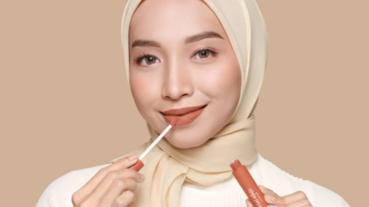 Rekomendasi Lipstik Wardah Colorfit Velvet Matte Lip Mousse Tahan Lama, Super Lembut dan Tidak Lengket Wajah Tampak Segar dan Glowing. 14 Warna Ada Disini!