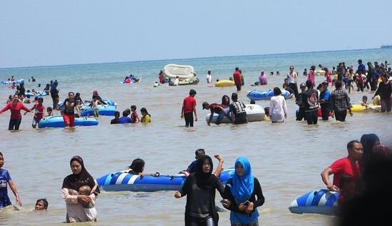 wisata pantai kejawanan