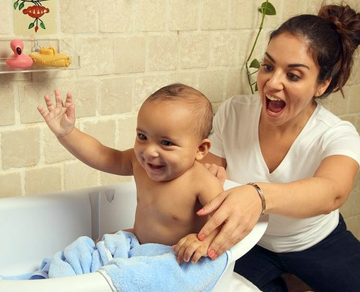 Inilah 3 Bedak Bayi Terbaik, Wangi, Lembut dan Mudah Didapat