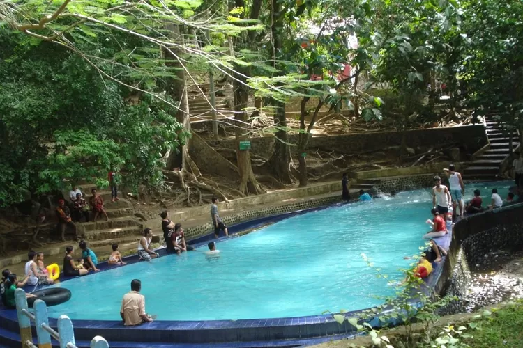 Obyek wisata air panas di kuningan