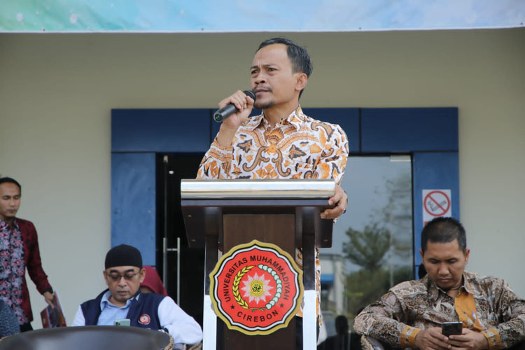 Rektor Universitas Muhammadiyah Cirebon Arif Nurudin MT memberikan apresiasi