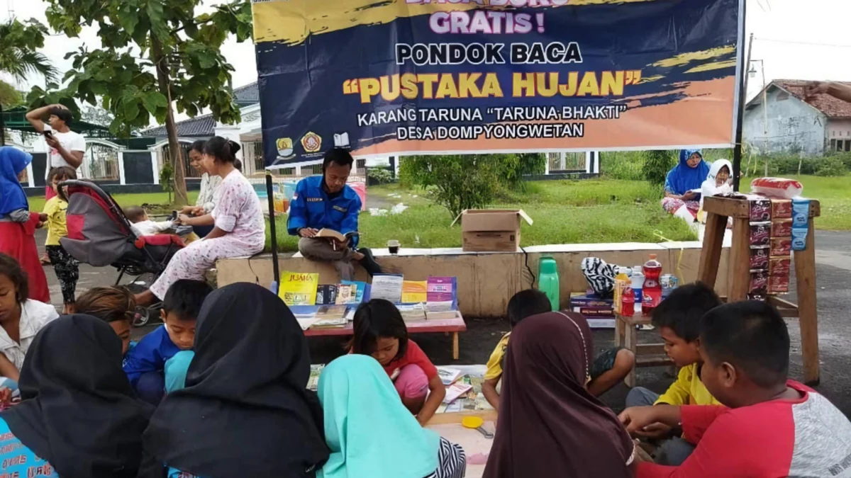 PONDOK Baca lahir di Desa Dompyong Wetan. Pondok Baca ini digagas oleh Karang Taruna Taruna Bhakti Desa Dompyong Wetan, Kecamatan Gebang, Kabupaten Cirebon, Jawa Barat.