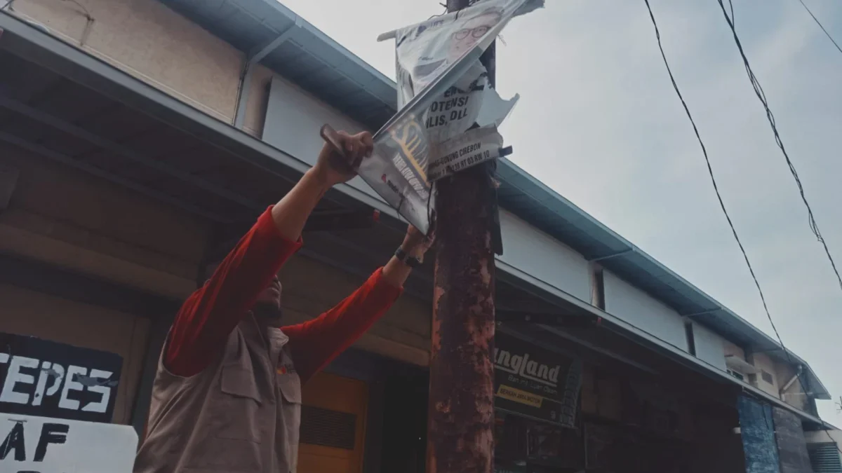 Tiang listrik roboh menjadi aduan terbanyak Pengaduan 112 Kota Cirebon