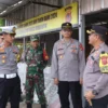 Kapolres Indramayu AKBP Dr M Fahri Siregar SH SIK MH meninjau titik rawan kemacetan arus mudik 2024 di Jalur P