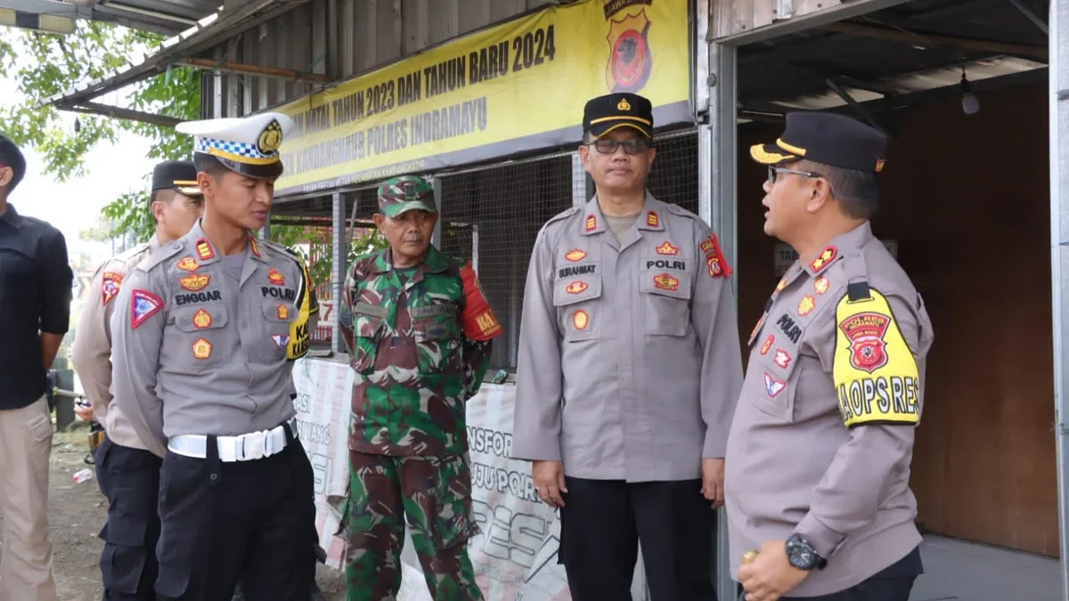 Kapolres Indramayu AKBP Dr M Fahri Siregar SH SIK MH meninjau titik rawan kemacetan arus mudik 2024 di Jalur P