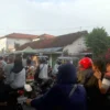 Ruas jalan Rajagaluh menuju terpantau kendaraan padat merayap dengan aktivitas warga ngabuburit di bulan Ramad