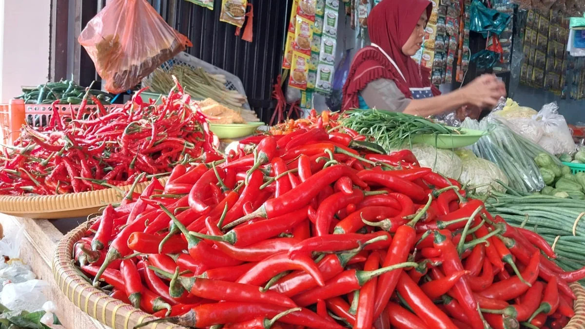 Harga cabai mulai turun di pasar tradisional di Kabupaten Cirebon