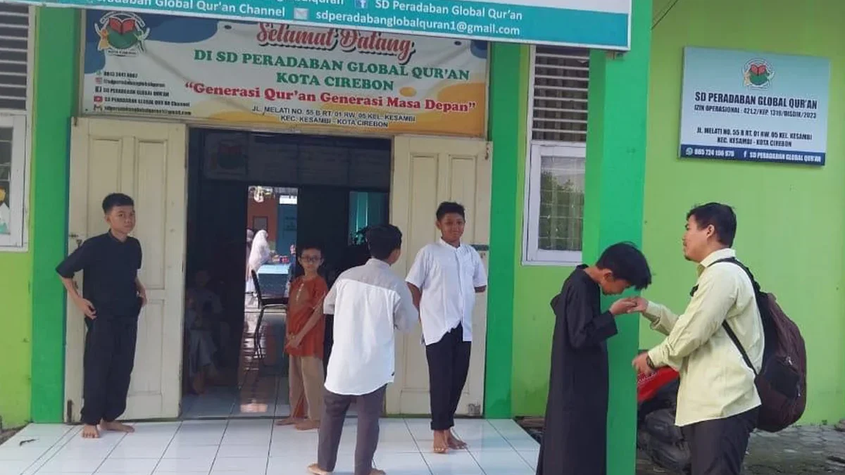 Hari pertama masuk sekolah setelah libur Lebaran Idul Fitri.